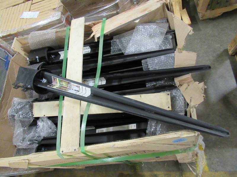 lot 156 image: Pallet of Peak 2401 Black Powder-Coated 12-Gauge E-Z Spike - Over 60