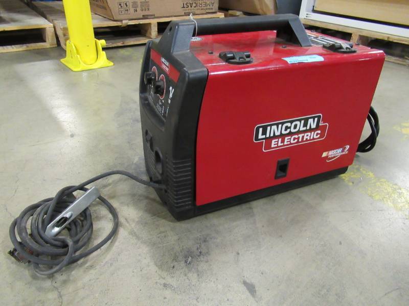 lot 71 image: Lincoln Electric Weld Pak 140 HD Wire-Feed Welder Model K2514-1.