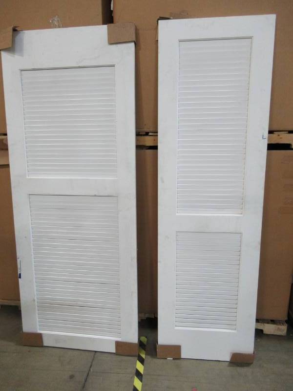 lot 93 image: 2 White Wooden Slated Doors.