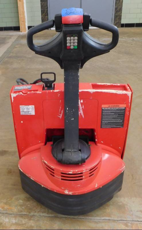 lot 3 image: 2004 Raymond Powered Pallet Jack