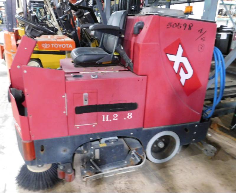 lot 4 image: Factory Cat  SweeperScrubber