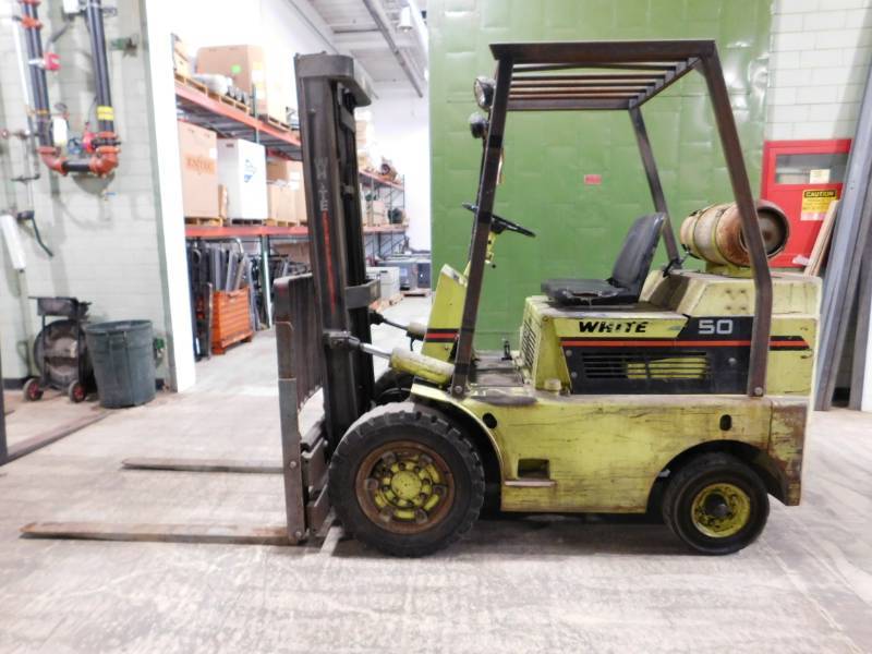lot 5 image: 5000lb White MY50B Forklift