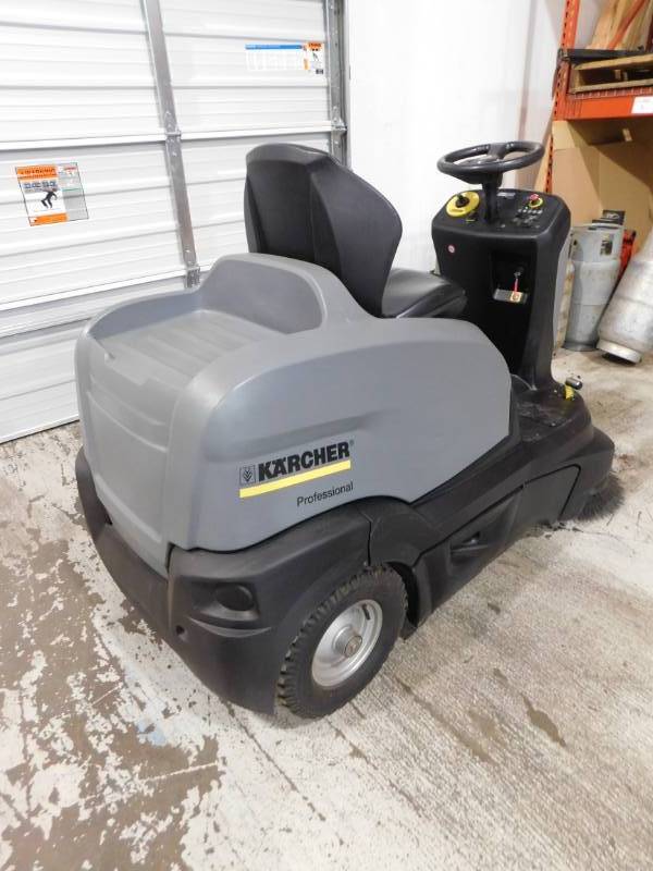 lot 7 image: 2011 Karcher Ride On Sweeper KM9060R
