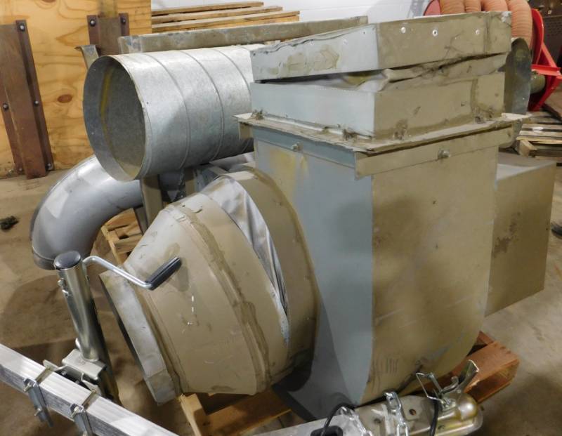 lot 9 image: Large Vent Blower