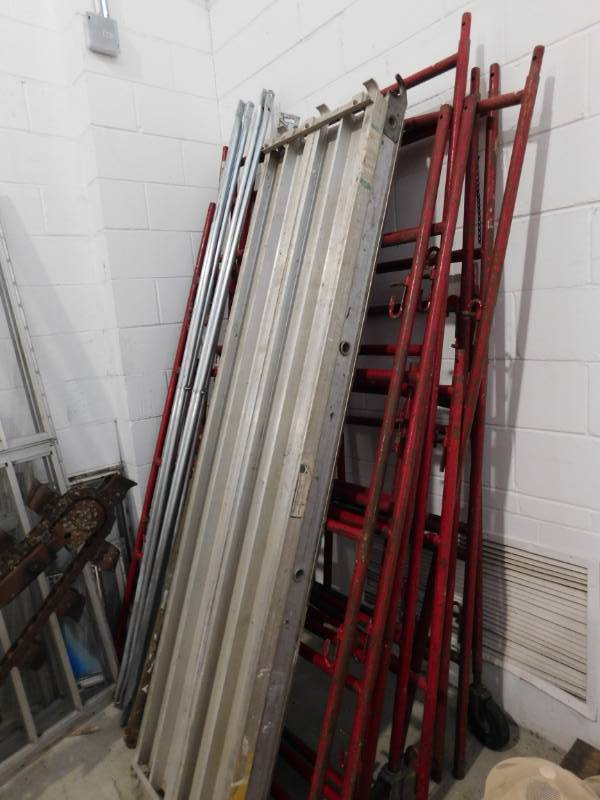 lot 12 image: Scaffolding
