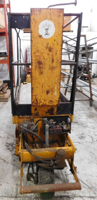 lot 19 image: MEC Handy Herman Electric Manlift