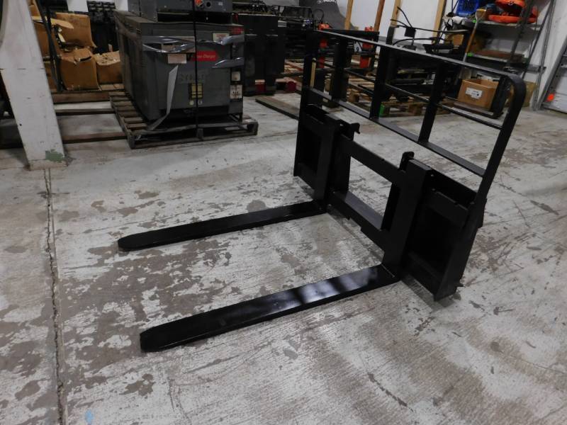 lot 6 image: Skid Steer Fork Plate with 42 Forks