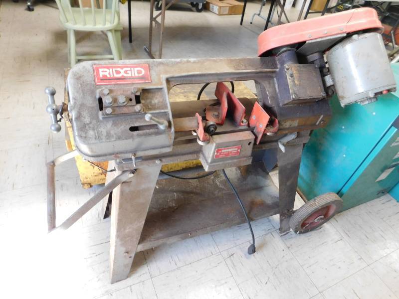 Ridgid LR16012 Bandsaw with Rolling 