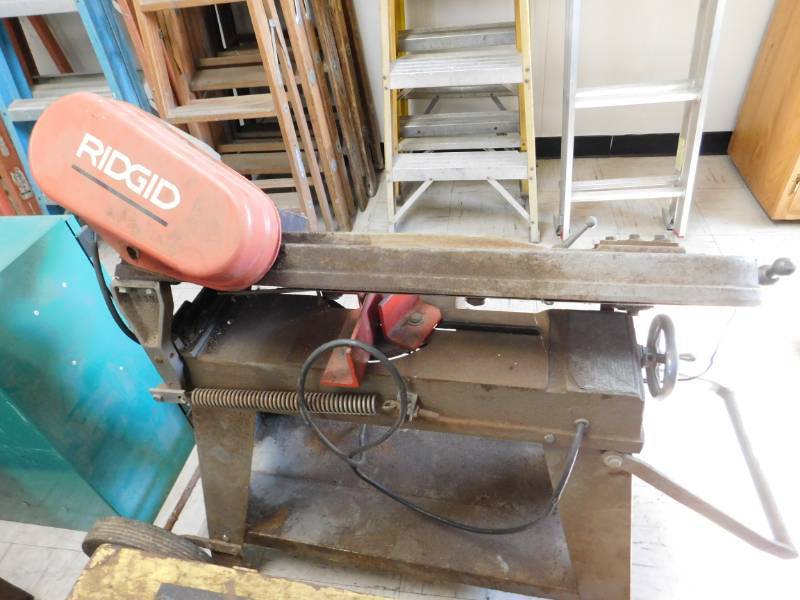 lot 24 image: Ridgid LR16012 Bandsaw with Rolling Stand