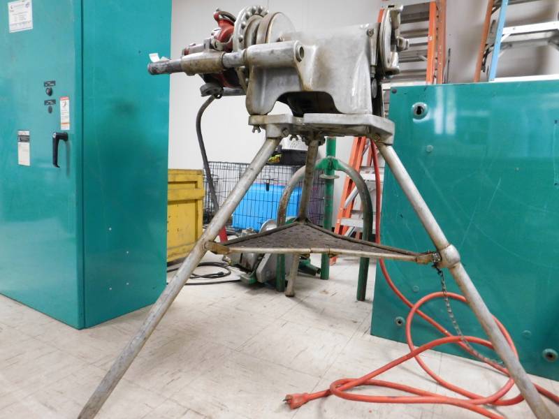 lot 23 image: Ridgid 300 Pipe Threader with Threading Dies and Oiler