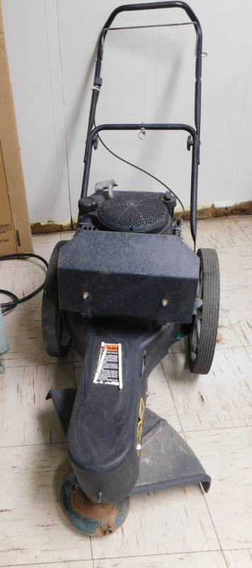 lot 32 image: Swisher Ranch King Trimmer