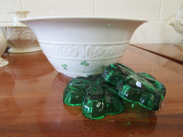 lot 306 image: BELLEEK FINE IRISH PORCELAIN BOWL  2 PIECE SHAMROCK