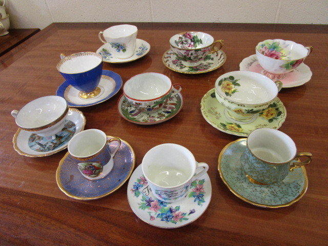 lot 309 image: COLLECTION OF HAND-PAINTED PORCELAIN TEACUPS