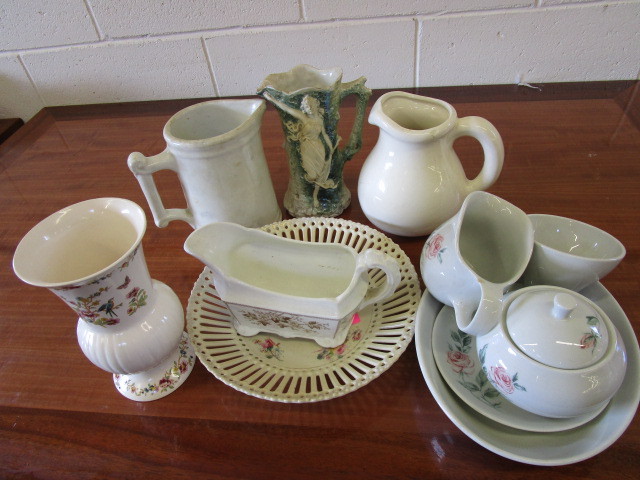 lot 310 image: ASSORTED COLLECTION OF PORCELAIN PITCHERS AND DISHES