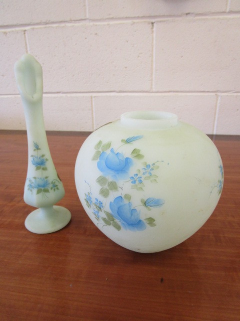 lot 315 image: HANDMADE FENTON ART GLASS VASE AND CANDLESTICK HOLDER