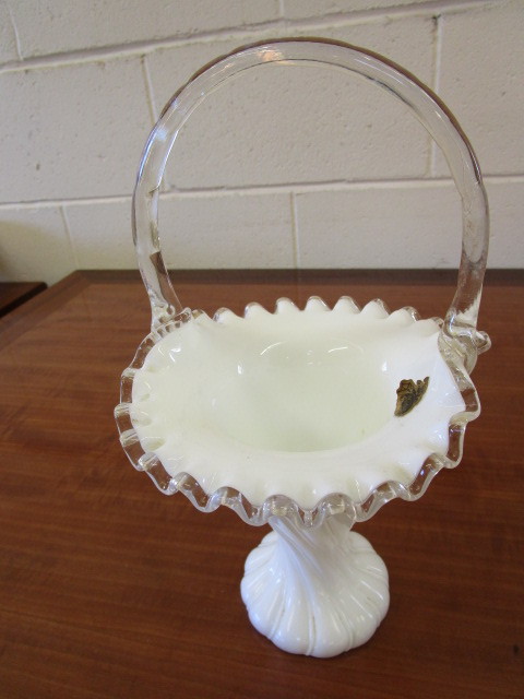 lot 317 image: HANDMADE FENTON ART GLASS VASE BASKET W HANDLE