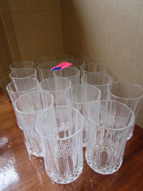 lot 327 image: 16 CRISTAL DARQUES CRYSTAL GLASSES