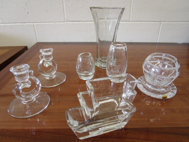 lot 337 image: ASSORTMENT OF WATERFORD CRYSTAL, SCANDINAVIAN CUT GLASS, GLASS VASE  MORE