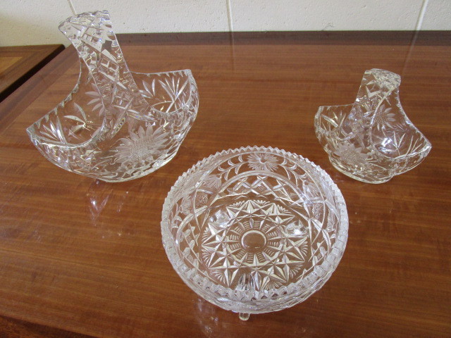 lot 340 image: FINE CRYSTAL BASKETS  CRYSTAL BOWL