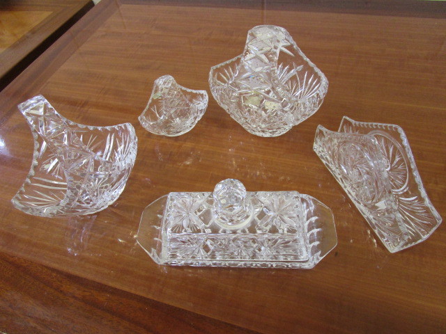 lot 341 image: HANDCRAFTED POLISH CRYSTAL