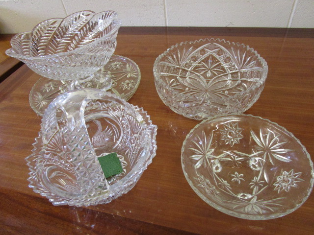 lot 344 image: ASSORTED FINE HANDCRAFTED CRYSTAL AND GLASS