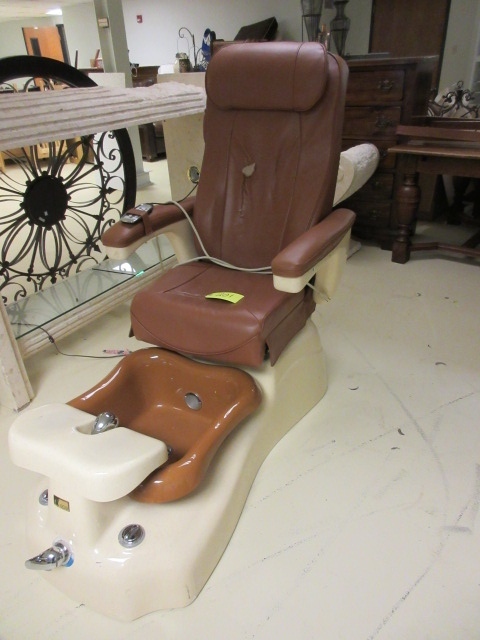 PEDICURE  MASSAGE CHAIR