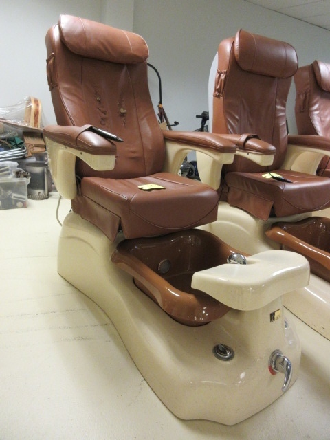 PEDICURE  MASSAGE CHAIR
