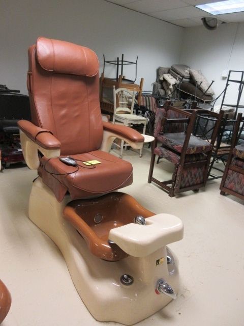 PEDICURE  MASSAGE CHAIR