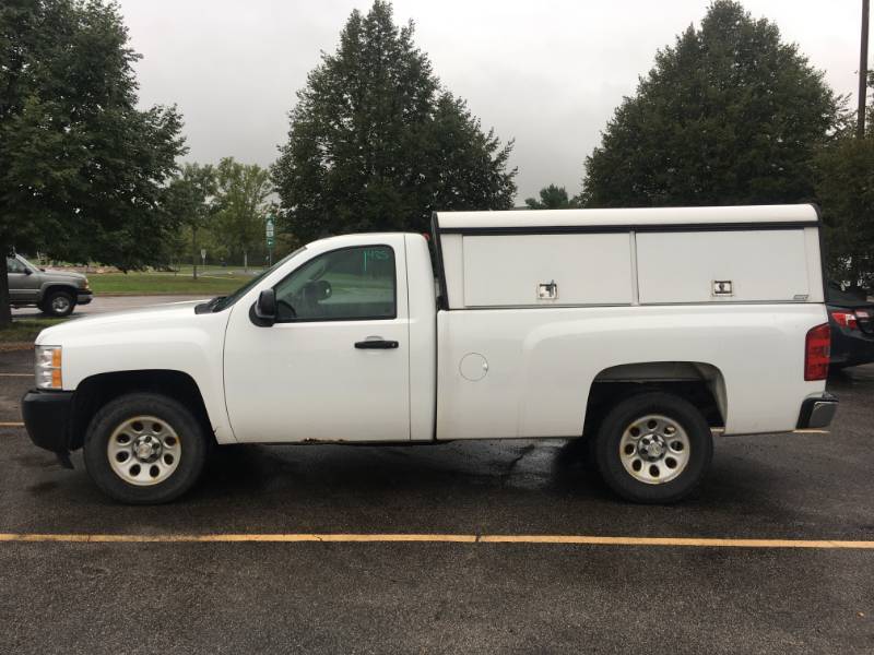 2009 CHEVY SILVERADO PICKUP - 1500 - 4 X 2 - 5.3 LITER VORTEC - SUPER NICE TOPPER - (#1435)