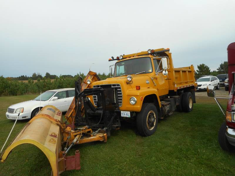 1981 Ford L 8000 Plow  Dump Truck