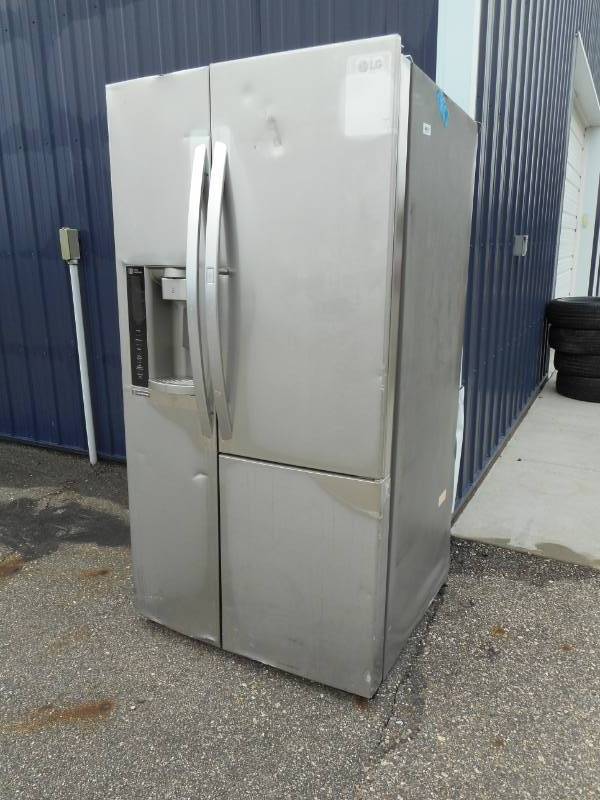 lot 7 image: Refrigerator