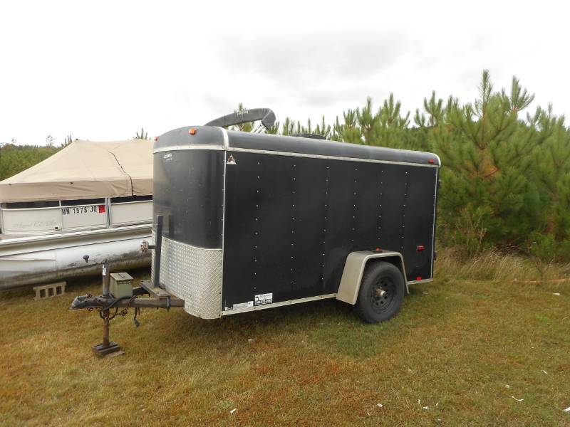 lot 3 image: 2004 Cargo Trailer