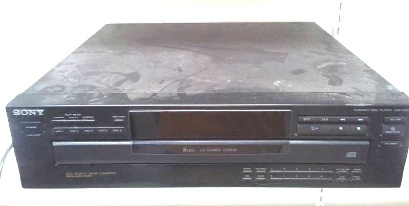 lot 6 image: Sony 5 disc CD changer, model CDP  C 265.