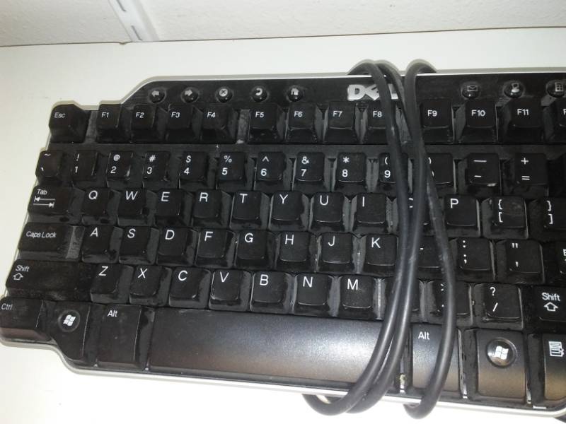 lot 9 image: Keyboard and mouse - wired, great backup.