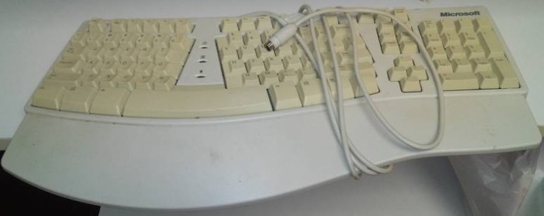lot 20 image: Keyboard ergonomically designed - Microsoft, wired.