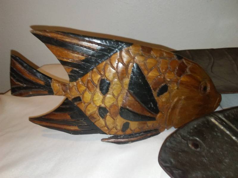 lot 21 image: 3 fish Decor wood and metal,