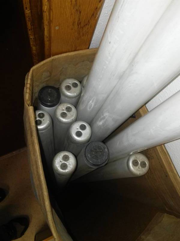 lot 37 image: Fluorescent light bulbs, 4 foot, 6 foot.