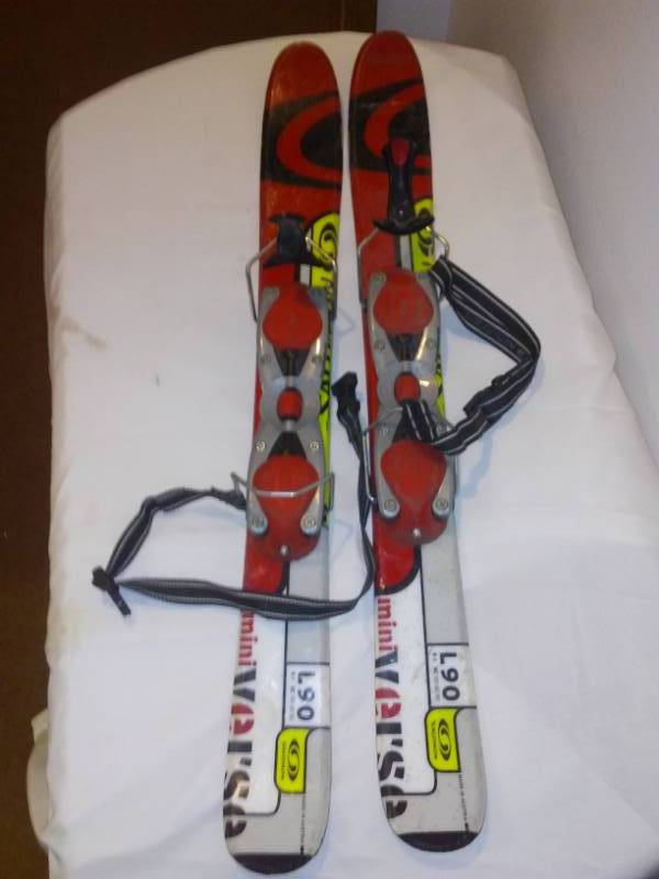 lot 38 image: Solomon snow skis.
