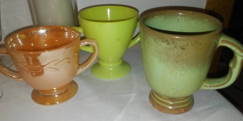 lot 57 image: Vintage glassware, Frankoma, Fire King and more.