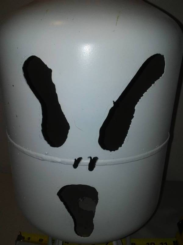 lot 69 image: Metal ghost cut metal Halloween dcor.