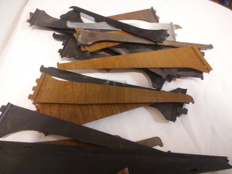 lot 72 image: Traditional shelf brackets, different lengths and colors.