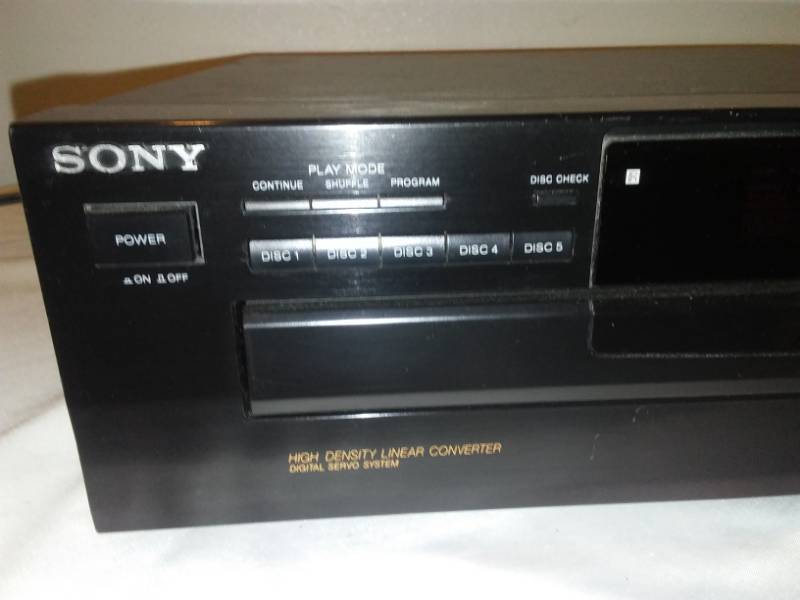 lot 96 image: Sony 5 disc CD changer.
