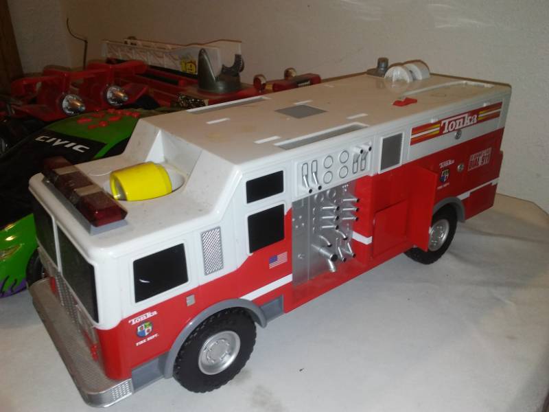 lot 98 image: Tonka, buddy L, state toy truck.