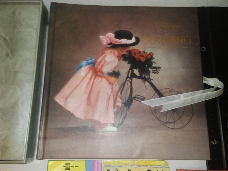 lot 114 image: Books and albums. Wedding, scrap, and Anne Geddes and more.