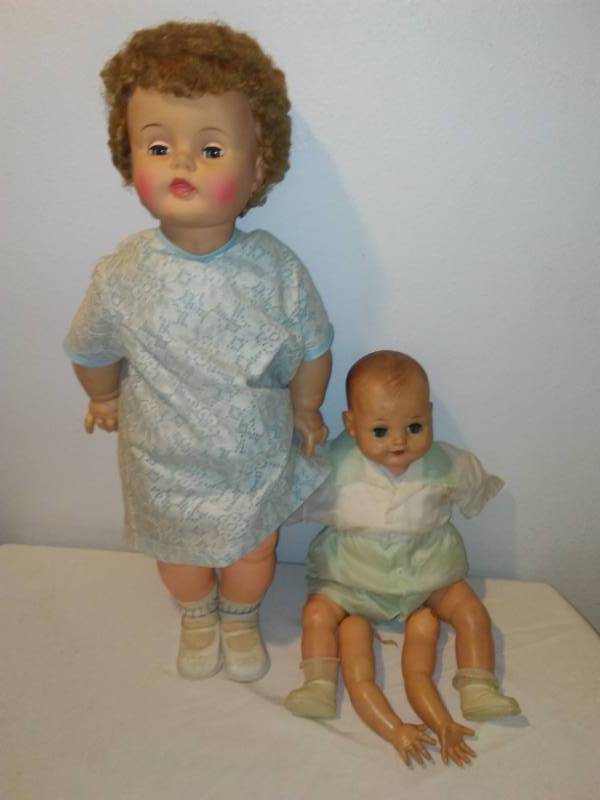 lot 119 image: 2 Vintage dolls - complete.
