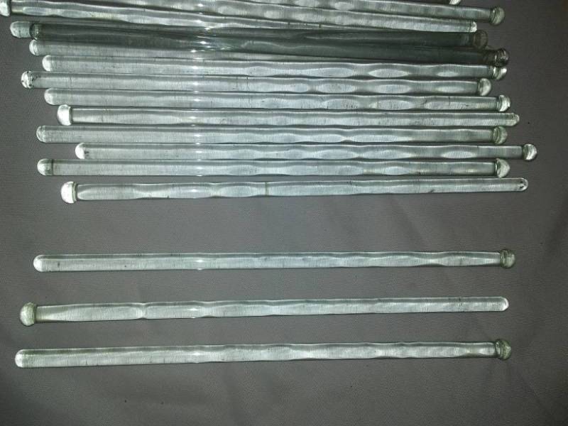 lot 120 image: Dozens of glass stir sticks, 8.5 in.