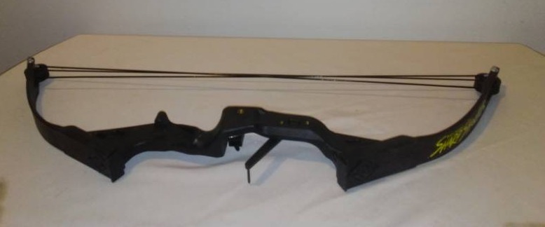lot 126 image: Compound bow, youth size