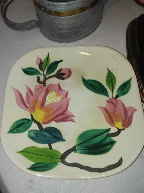 lot 128 image: Miscellaneous vintage Decor. Red Wing,  and more.