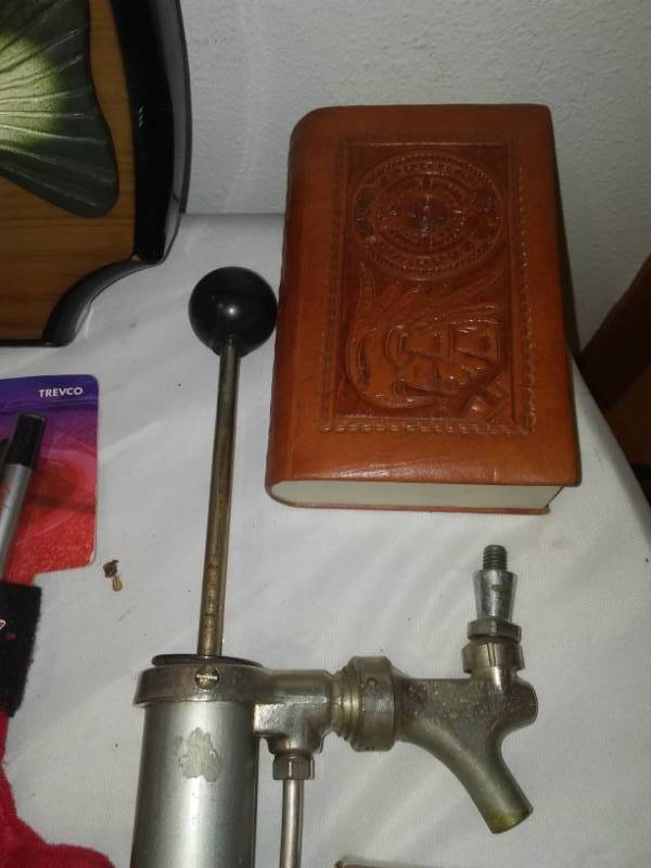 lot 144 image: Man stuff.