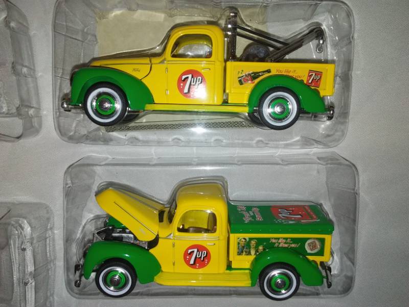 lot 158 image: 2 - 7 up truck Circa 1940.